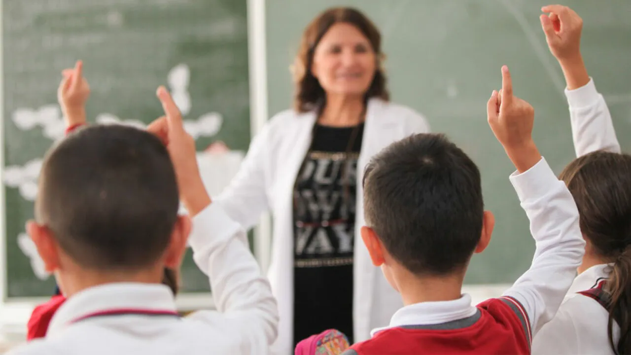 Öğretmenlik Meslek Kanunu'nda neler değişti? Yeni ÖMK 'da öğretmenlerin ek işte çalışması kararı!