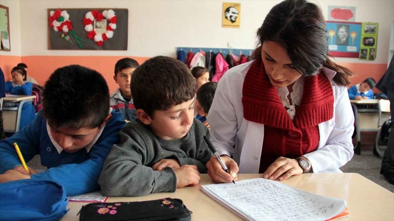 Millî Eğitim Bakanlığı’ndan önemli izin düzenlemesi: Öğretmenlere 18 ay ücretli izin!