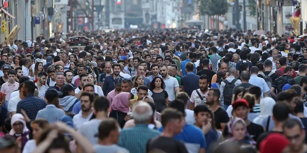 Türkiye'nin en kalabalık ve en az nüfusa sahip ilçeleri belli oldu